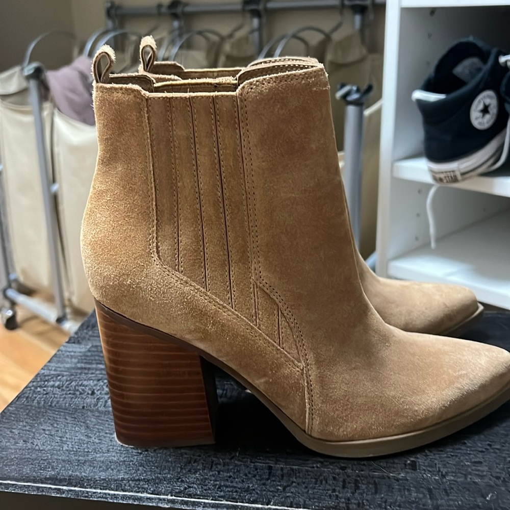 Perfect Condition Marc Fisher Oshay Pointed Toe B… - image 1